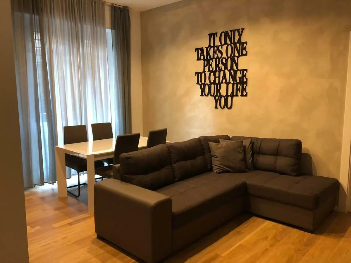 De Angeli Modern Apartment Mediolan